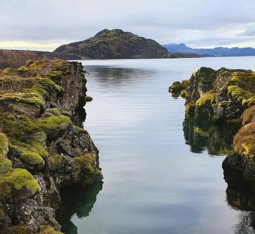 Davíðsgjá in Lake Thingvallavatn 
View to south