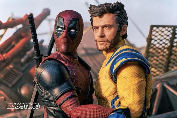 Deadpool hugs Wolverine pule if rubble in background
