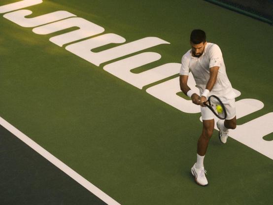 Aman brand ambassador Novak Đoković on the Amanpuri Thailand tennis courts.
