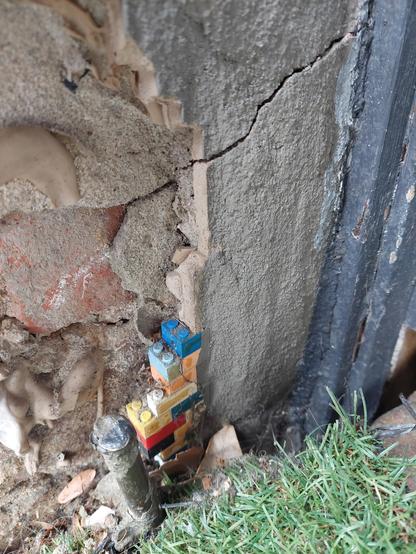 At the bottom of the same wall there is another section with no concrete render. It shows an incomplete stack of Lego bricks with their studs facing upwards