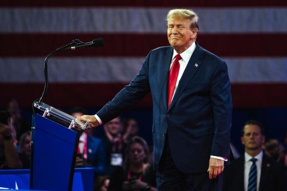 Trump Running American Economy Like A 'Mafia Don': Economist Craig Shapiro Draws Parallels With Russia's President - Roundhill Magnificent Seven ETF (BATS:MAGS)