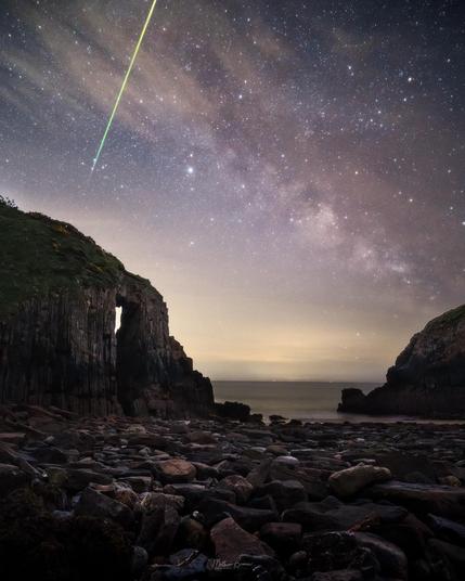 Captured this meteor on the Pembrokeshire coast last night
