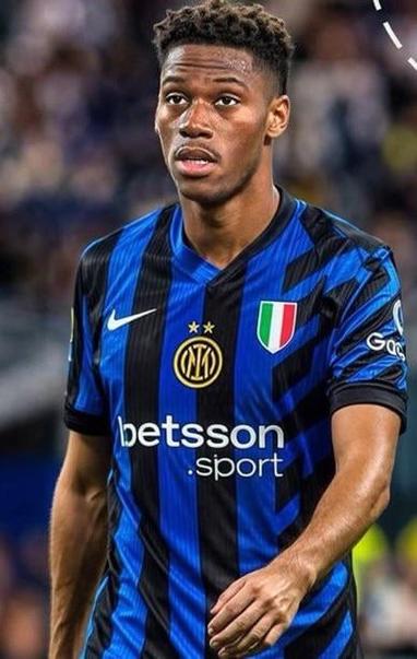 Inter are current favourites to land soon-to-be free agent forward, Jonathan David, after making an official 5-year, €4.5M/yr contract offer. An agreement is 'getting closer' as talks continue over agent fees and other details. 🇨🇦