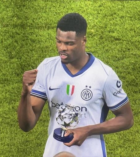 Denzel Dumfries is the MOTM for Barcelona-Inter.