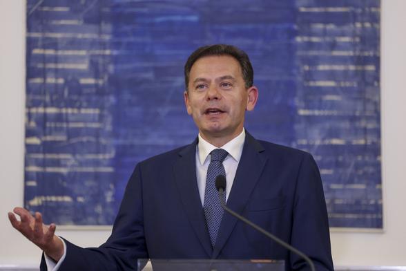 Montenegro diz que se falasse “de hora a hora” durante o apagão não estaria a trabalhar