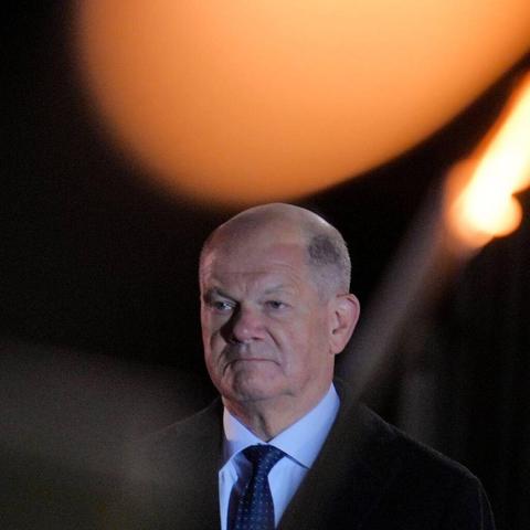 «Respect» zum Abschied: Zapfenstreich für Scholz
