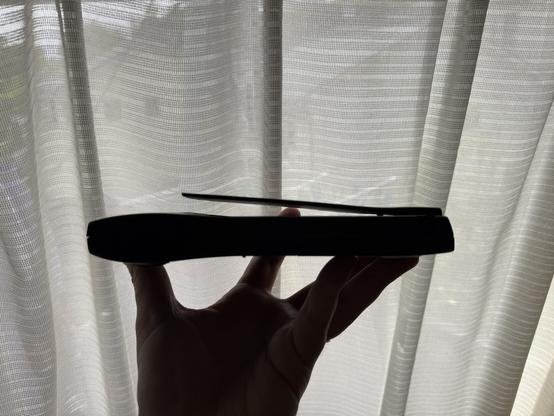 Silhouette of a Newton MessagePad. The screen protective plastic flap is bending upwards so it doesn’t latch closed