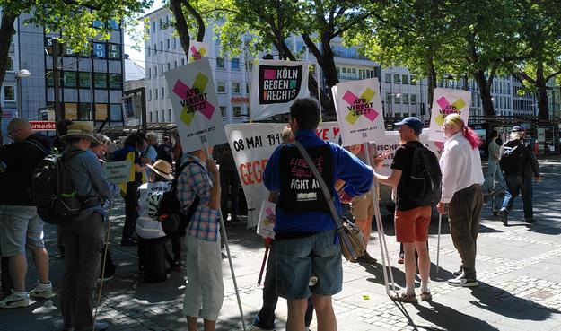 Wir versammeln uns azf dem Neumarkt.