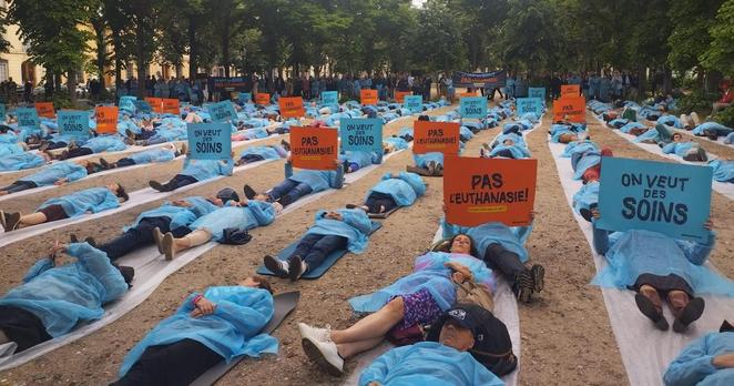 à Paris, les opposants à l’aide à mourir se mobilisent