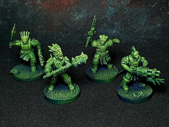 4 miniatures with a chaotic and spiky look, painted in vibrant green with blue shadows