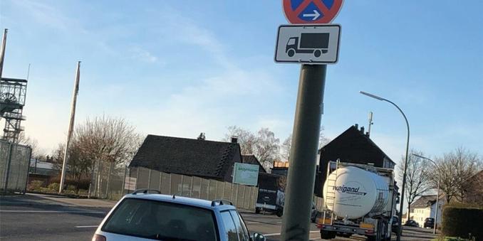 Dortmund: Rollerfahrer übersehen - 17-Jähriger schwer verletzt