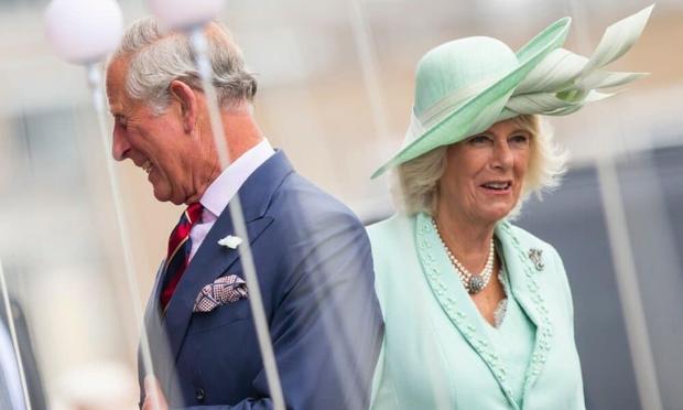 Rei Charles e Rainha Camilla