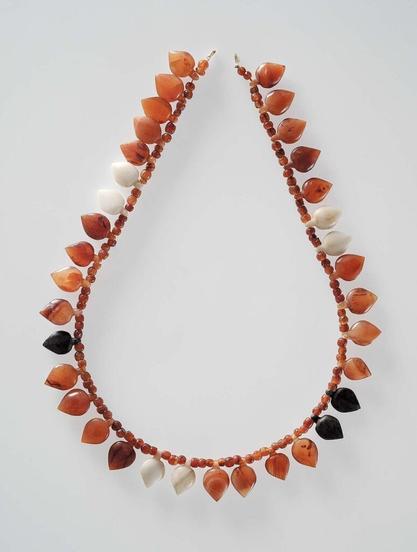 A Nubian necklace from Sudan, 50–320 CE. Mqde of carnelian, travertine (Egyptian alabaster), and obsidian. Now housed at the Museum of Fine Arts in Boston [1210x1600]