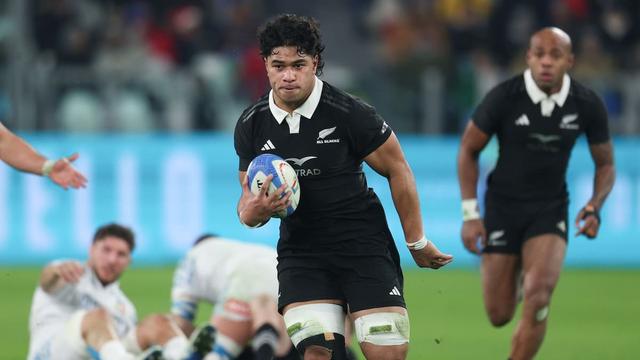 All Black Wallace Sititi re-signs with Chiefs and NZ Rugby until 2027