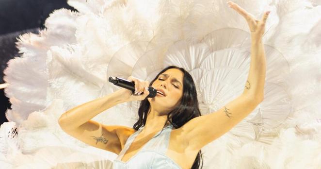 La reine de la pop britannique Dua Lipa transforme Paris La Défense Arena en discothèque