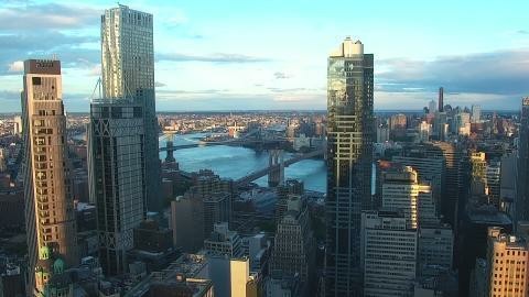 This webcam usually shows the New York city skyline with skyscrapers and the Brooklyn Bridge and the Manhattan Bridge in the center of the view. It's a cloudy day. It's 60ºF/16ºC.