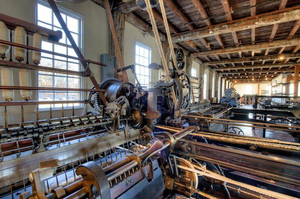 A spinning mule in Slater Mill. By Bestbudbrian - Own work, CC BY-SA 3.0, https://commons.wikimedia.org/w/index.php?curid=35495051