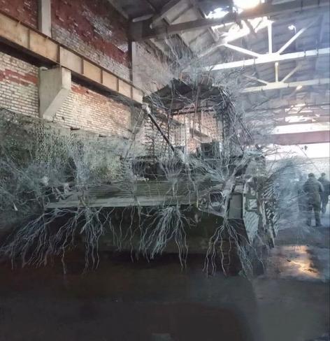 La Russia testa il nuovo serbatoio anti-drone "Porcupine". I droni dell'Ucraina vincono ancora.