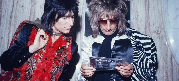Ron Wood y Rod Stewart, durante un viaje promocional a Tokio en 1974 / Koh Hasebe/Shinko Music