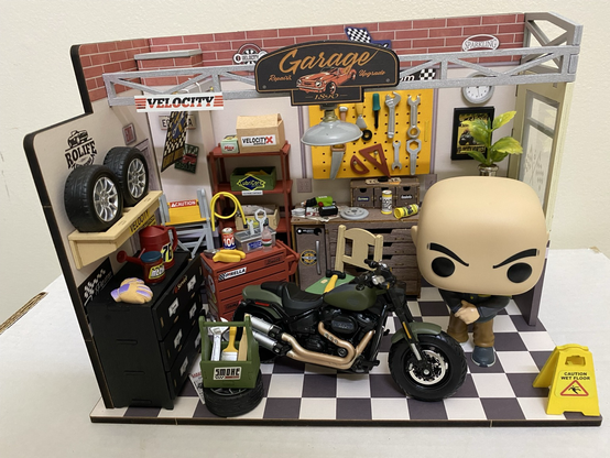 Cal, Rolife Garage Workshop, and 1/18 Harley Davidson Fat Bob