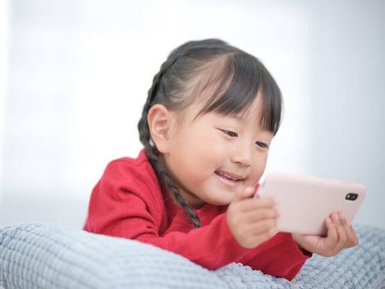 「動画はあまり見せたくない…」親を悩ませる、子どもと“スマホ・ゲーム”のお悩みに、専門家が回答！ - with class -講談社公式