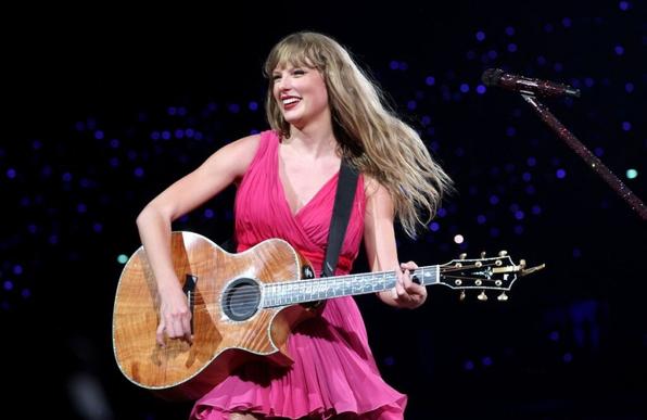 テイラー・スウィフト、全楽曲の所有権を取り戻す 「何十年もの夢の結晶」 - CNN.co.jp