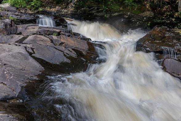 Stubbs Falls is a captivating natural wonder nestled within Arrowhead Provincial Park, a picturesque wilderness located in Ontario, Canada near the Muskoka town of Huntsville.
