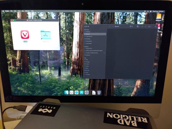 Installing Vivaldi on a 2015 iMac running Sequoia.