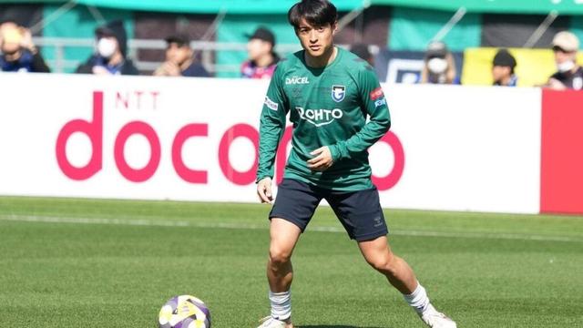 Japanese players Gaku Nawata (ST/18) and Rui Araki (GK/17) will be joining Ajax on a 10-day trial from partner club Gamba Osaka this summer