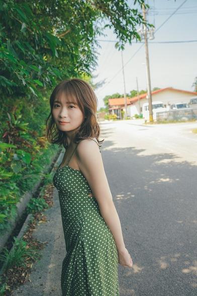 秋元真夏フォトエッセイ「淡淡(あわあわ)」発売記念イベント
