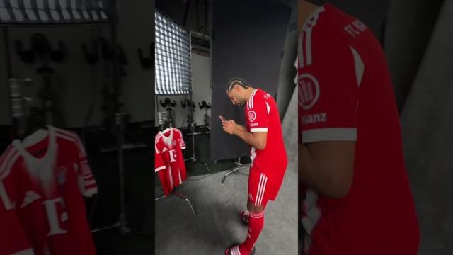 asking Serge Gnabry to launch the new Bayern Munich kit 🤳❤️ #adidas #football #bayernmunich