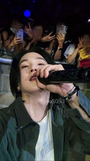 Army celebrates Yoongi Freedom Day by releasing the D-Day tour selfie they'd been gatekeeping