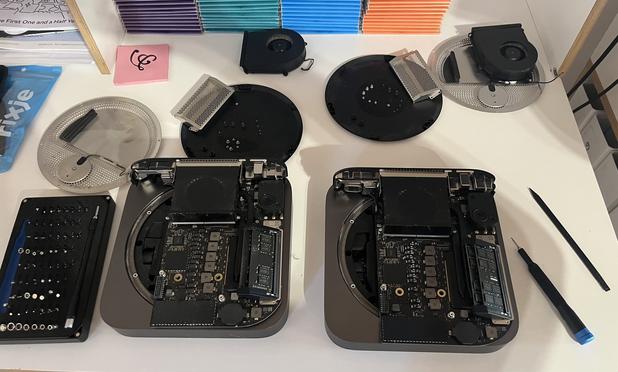 Two MacMini’s opened up for a RAM switch. Both Intel 2018, so I can still run vintage versions of Windows. 
The small one will go back onto Marktplaats.