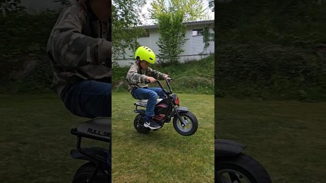 Wheelie practicing #wheelie #minibike #kids #bikes #fun #practice #training #sweden #summer #evdance