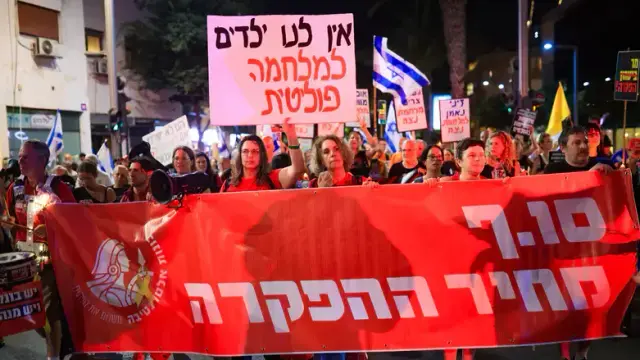 Watch: Protesters attempt to block roads in Tel Aviv, seven arrested