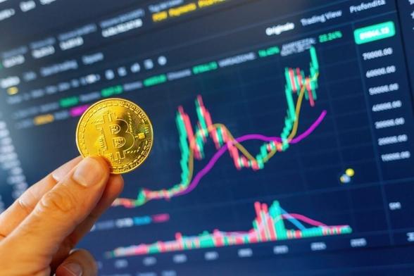Bitcoin, Ethereum, XRP, Dogecoin Trade Flat On Friday But 'One Major Leg Up Left,' Says Trader