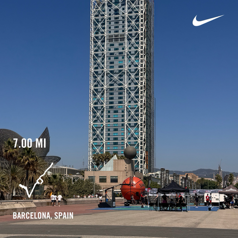 7 miles run and basketball court in foreground, Sagrada familia in background