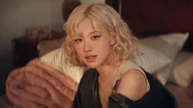 BLACKPINK's ROSÉ sets new record as the K-pop female soloist with the most #1 songs on the iTunes Worldwide Songs Chart
