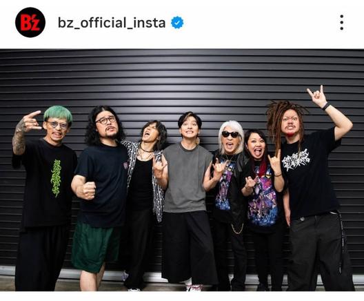 「Ｂ’ｚ」人気バンドと豪華集合ショット　センターの人物に注目集まる「なんで？」「人違いかと」「まさか」