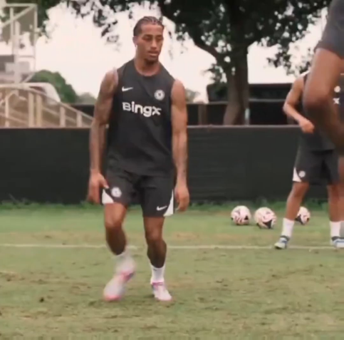 Joao Pedro first training session