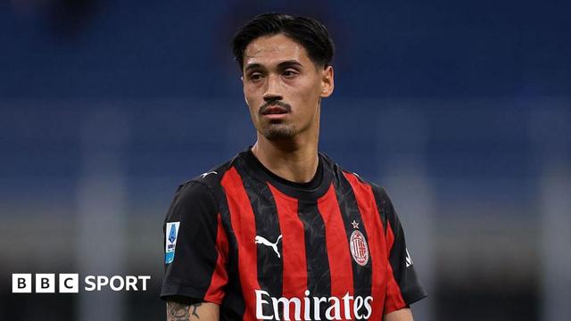 Tijjani Reijnders in action for AC Milan