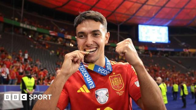 Martin Zubimendi with his Spain Euro 2024 winners' medal