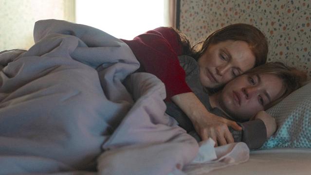 Julianne Moore and Sydney Sweeney in Echo Valley