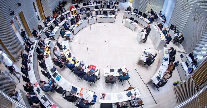 Der Landtag von MV hat sich mehrheitlich dafür ausgesprochen, ein AfD-Verbotsverfahren zu prüfen.