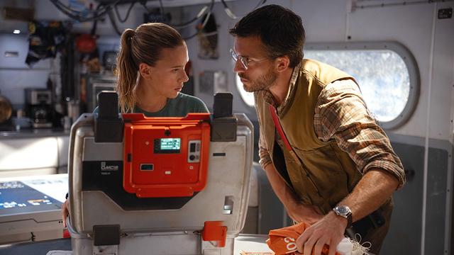 JURASSIC WORLD: REBIRTH, (aka JURASSIC WORLD REBIRTH, aka JURASSIC WORLD 4), from left: Scarlett Johansson, Jonathan Bailey, 2025. ph: Jasin Boland / © Universal Pictures /Courtesy Everett Collection