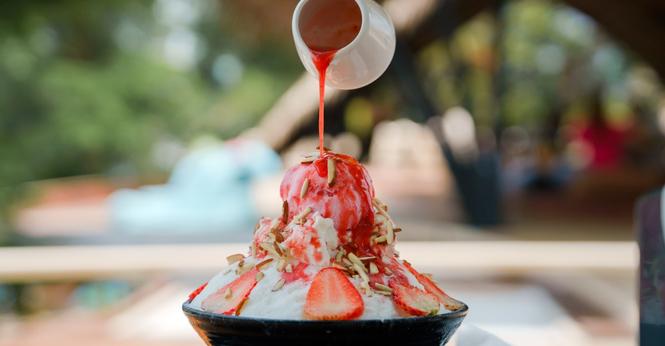 Japanese,Shaved,Ice,Dessert,Hand,Pouring,Sweet,Strawberry,Sauce Japanese,Shaved,Ice,Dessert,Hand,Pouring,Sweet,Strawberry,Sauce