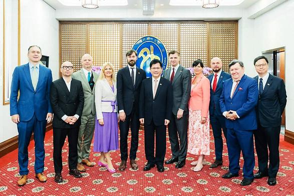 Minister hails Lithuania relations as delegation visits