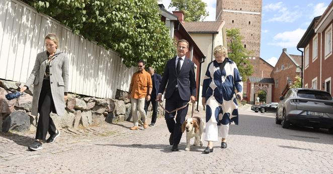Prime Minister Ulf Kristersson of Sweden with his wife, Birgitta Ed, in 2024. Fitness data from bodyguards gave away the location of his private residence, a newspaper report found.